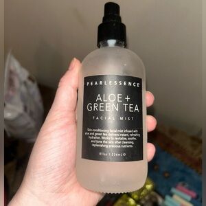 Pearlessence Aloe and Green Tea Facial Mist
